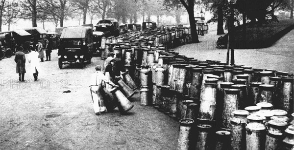 General strike in Britain, 1926.  Emergency milk depot set up in Hyde Park, London.
