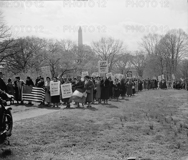 Women demonstrating in the USA, 1938