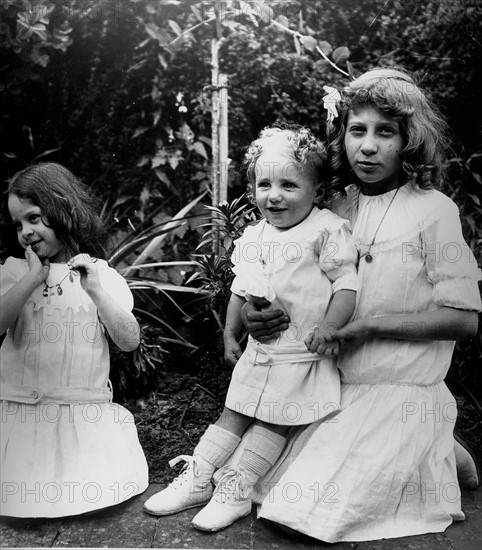 Young French children playing
