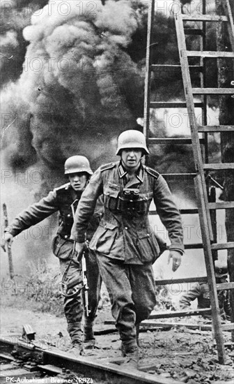 German soldiers under fire in Russia 1942
