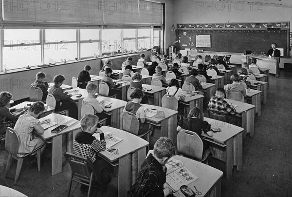 lesson in a racially segregated class of white American school children. Circa 1967