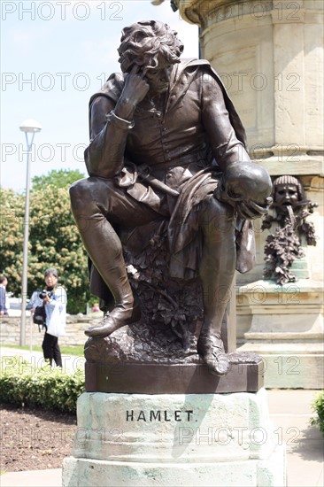 statue commemorating shakespeare's work.