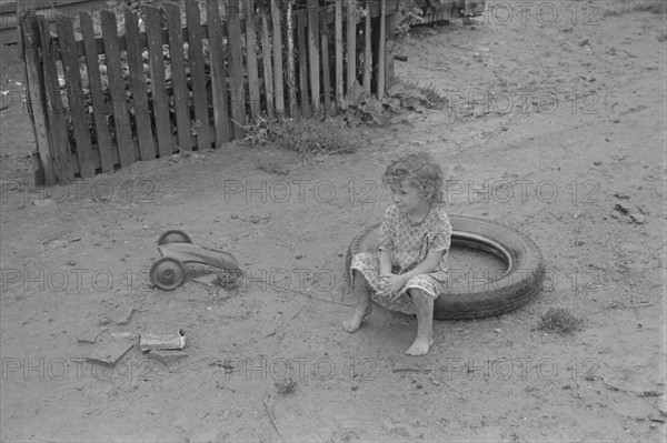 Child dwellers in Circleville's Hooverville, 1938