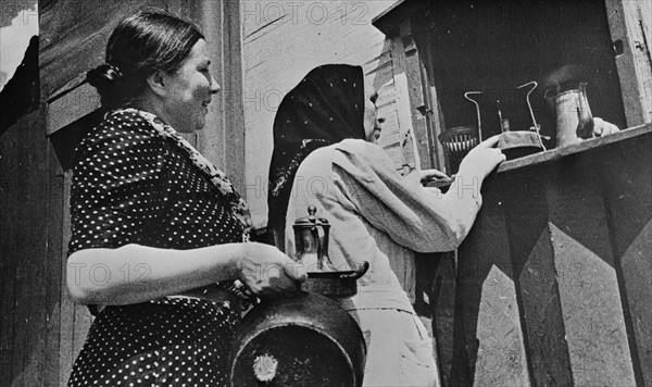 Russian Housewives collecting their pots and other metal ware, 1942