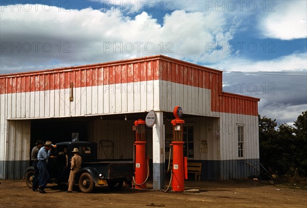 American gas station, 1940