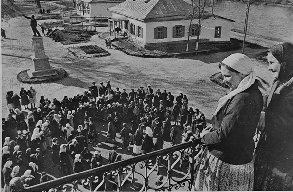 Rest-day in a collective farm village in USSR, 1940