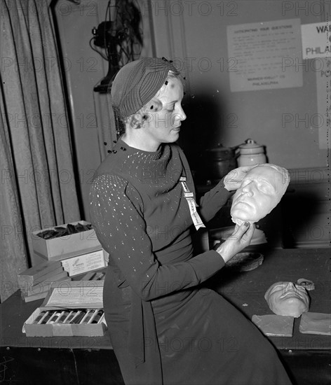 Death masks displayed at identification convention 1937