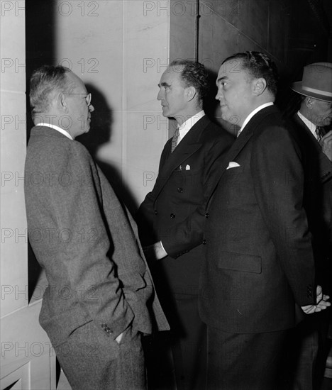 Attorney General and FBI head arrive at U.S. Attorneys Conference, 1939