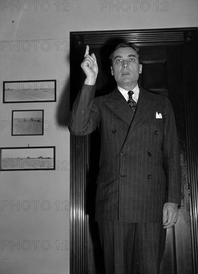 Clifford R. Hope before delivering a speech, 1940