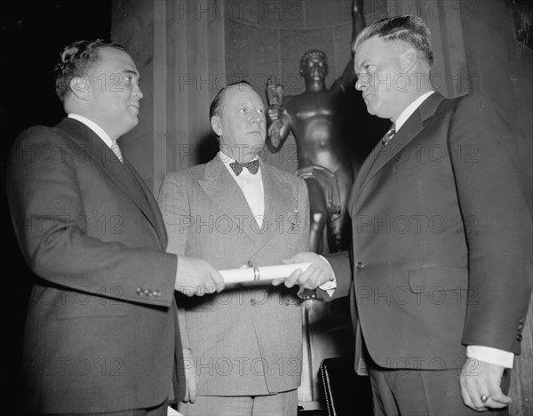 FBI Head presents diplomas to graduates of National Police Academy, 1938