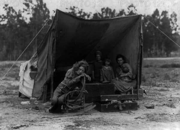 Migrant agricultural worker's family, 1936