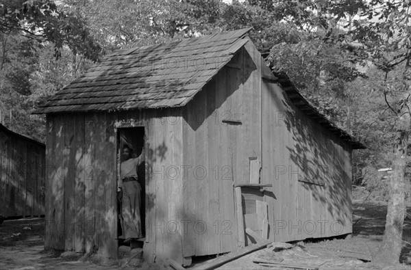 Typical house provided for intrastate migrant workers near Hammond, Louisiana. Strawberry pickers By Russell Lee, 1903-1986, photographer Date 19390101.