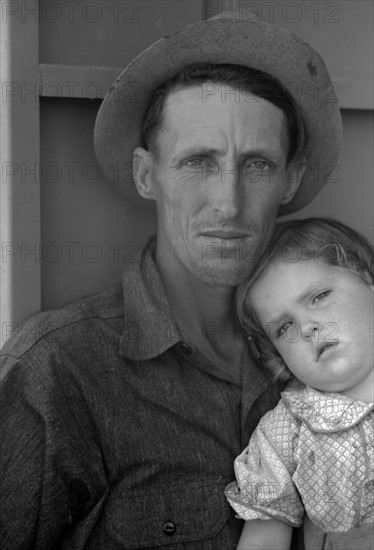 Migrant worker and his child at the Agua Fria Migratory Labour Camp