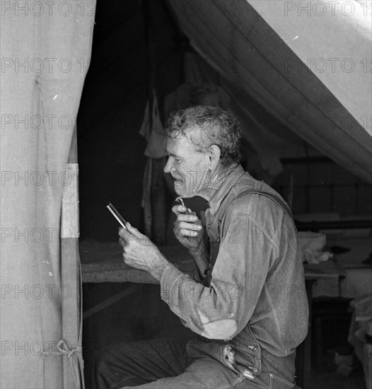 Housing for migrant fruit workers in a tourist and trailer camp near Belle Glade, Florida 19370101