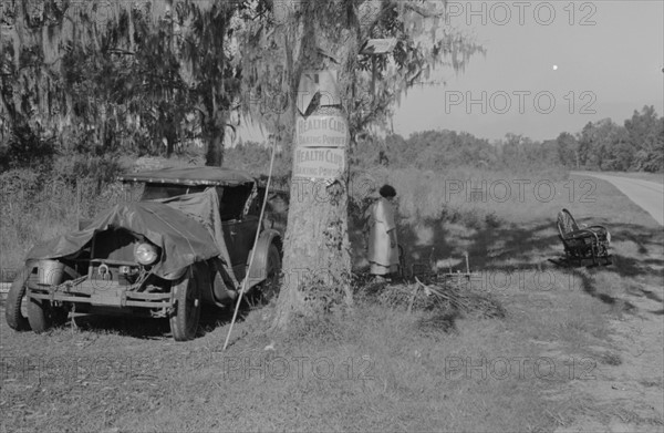 Camp of migrant cane chair maker near Paradis, Louisiana 19380101