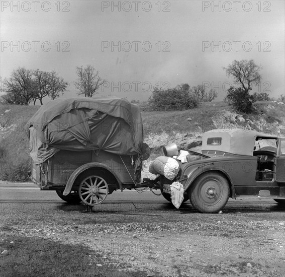 An oil worker builds himself a trailer and takes to the road, 1936