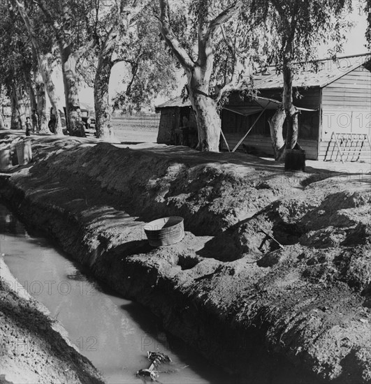 Ditch bank housing for Mexican field workers, 1939
