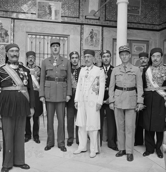 General de Gaulle's official visit in Paris, 1943