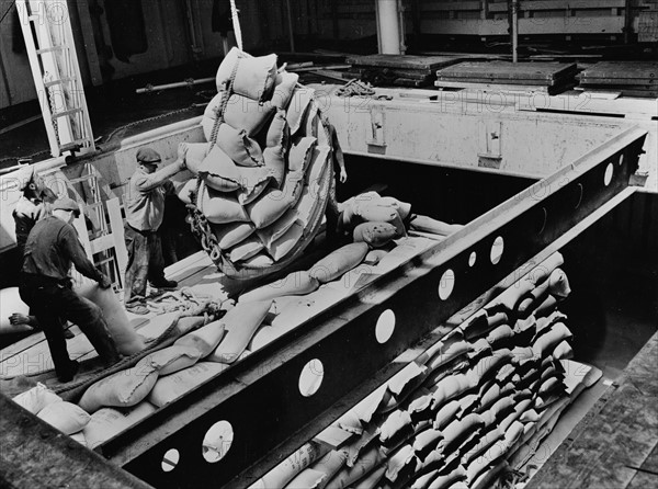 Relief food for Tunisia leaves United States, 1943