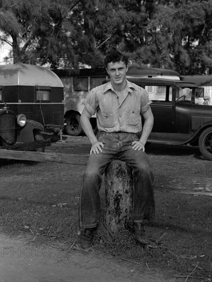 A young migrant packinghouse worker, 1937