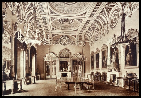 State dining room in Buckingham Palace