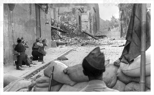 Spanish Civil War: Republicans forces battle street by street