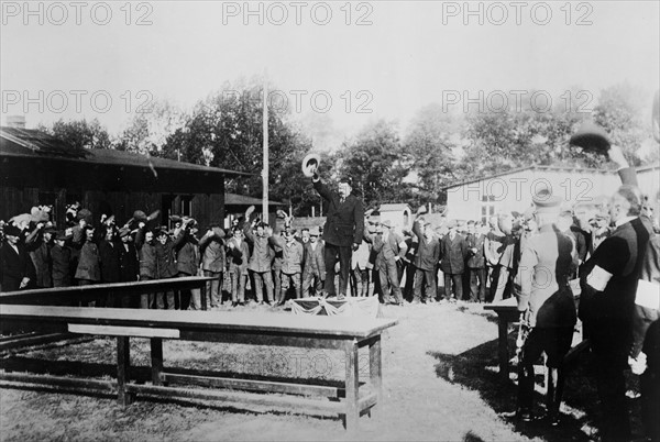 President Ebert of Germany, greeting German prisoners.