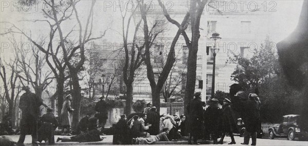 Spanish civil Guards take cover