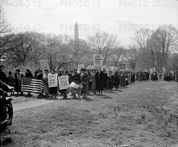 Spanish American women protest in Washington to lift arms embargo 1937