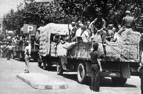 Civil volunteers take up positions in central Barcelona