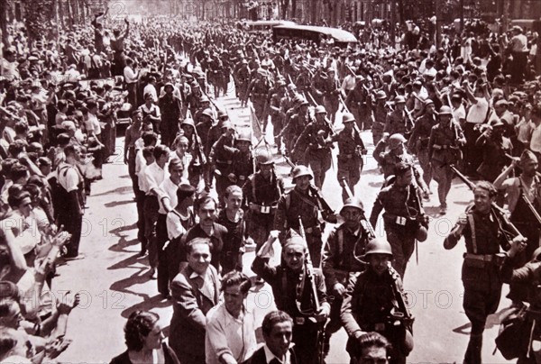 Anti-fascist troops parade