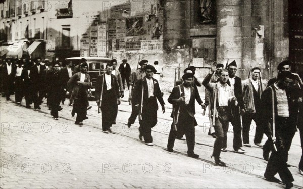 Armed peasants in the Republican army