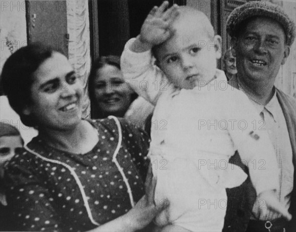 Nationalist supporters salute soldiers during the Spanish Civil War