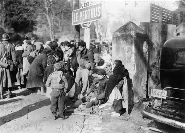 Spanish refugees reach France at the end of the Spanish Civil War