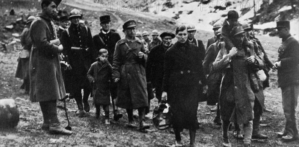 Spanish refugees arrive in France during the Spanish Civil War