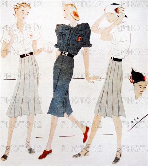Falangist women's organisation uniforms during the Spanish Civil War