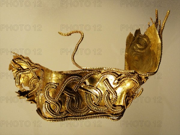 Gold hilt collar from a sword