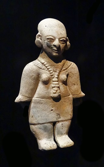 pre-Colombian feminine statuette, from Ecuador