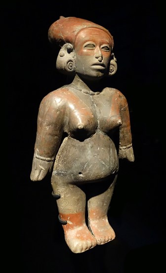 pre-Colombian feminine statuette, from Ecuador