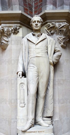 Statue of Humphry Davy