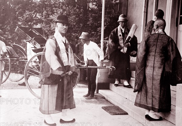 Korean priests calling on Count Terauchi Masatake