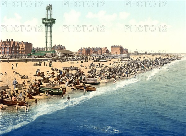 holiday makers on the coast at Yarmouth, England 1895
