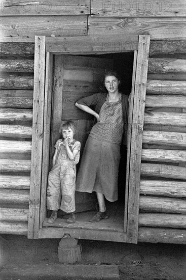 Photograph of a mother and child by Arthur Rothstein