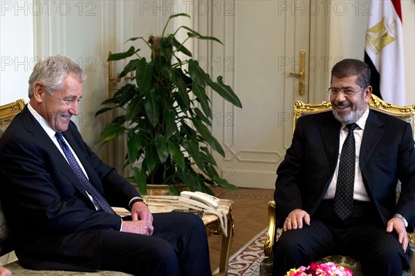 Photograph of United States Secretary of Defense Chuck Hagel meeting with Egyptian President Mohamed Morsi in Cairo