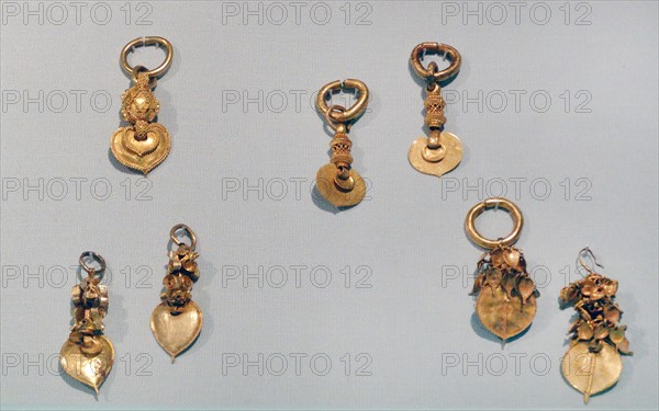 Gold earrings from the Three Kingdoms period (Silla Kingdom)