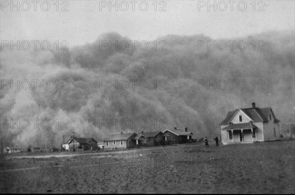 Dust storm approaching Stratford