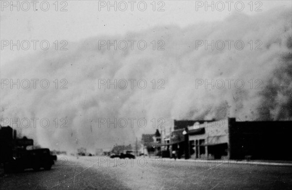 Dust storm approaching Stratford