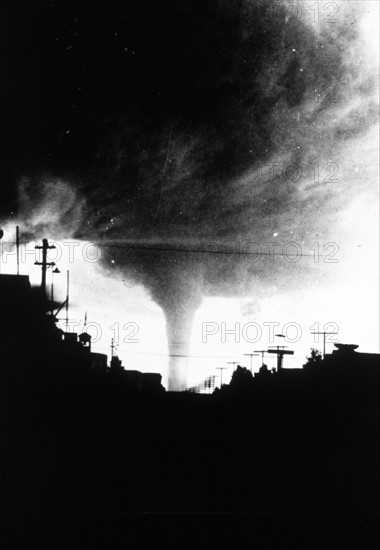 Tornado approaching Canadian City