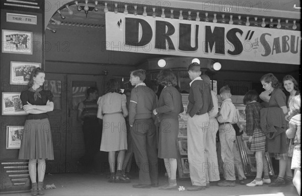 American schoolchildren going to the movies