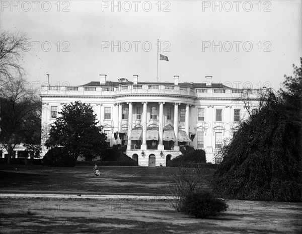 White House flag at half-mast in 1929